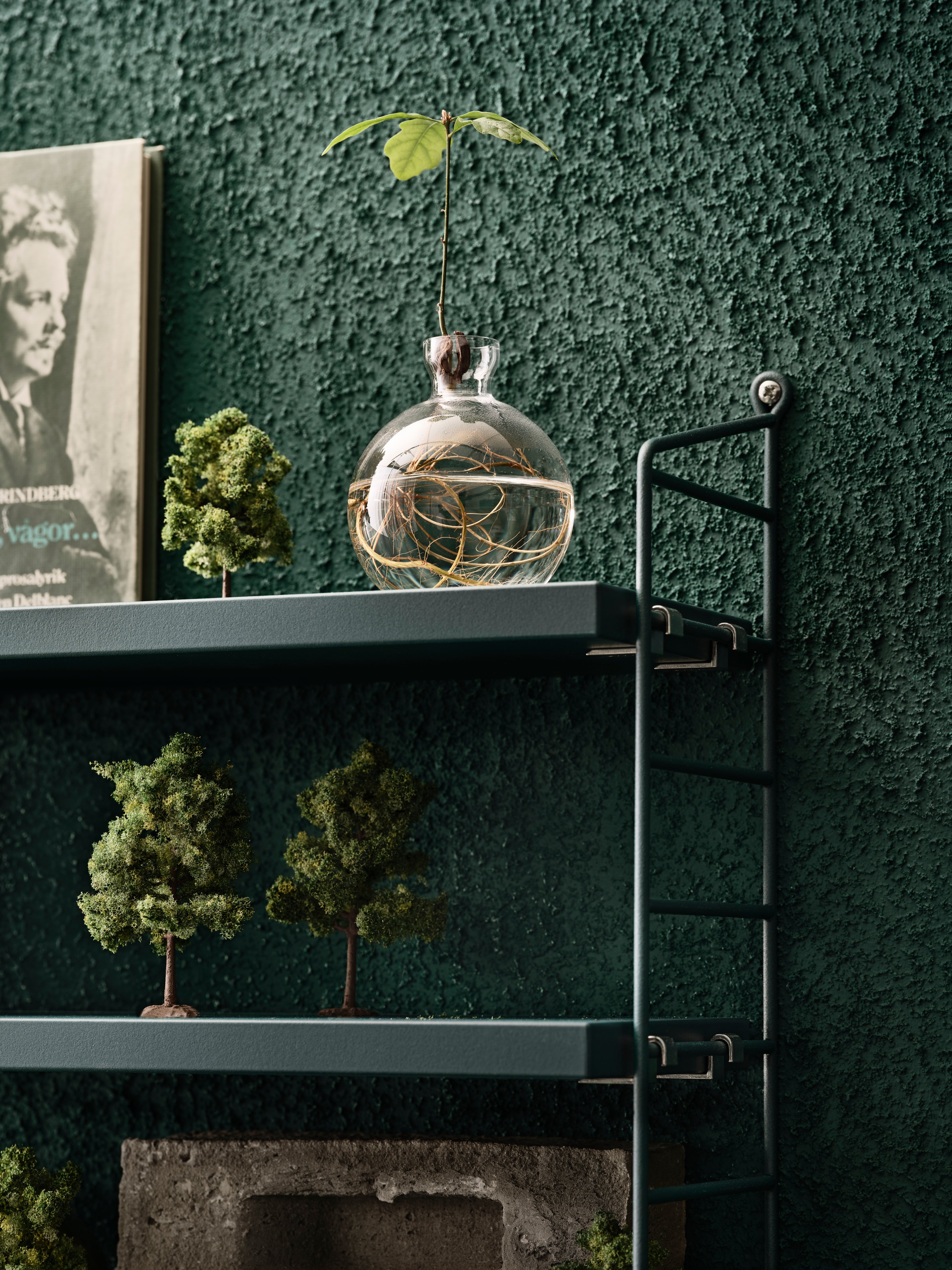 String® Pocket is sold as a complete shelf but is equally flexible as String® System. String® Pocket invites creativity and personality where you can combine two or three String® Pocket shelves into one larger shelf. Mix and match different colours and wooden alternatives to suit your style and preferences. Since the shelf is neat and practical it fits equally well as a nightstand as an extra shelf in your hallway. String® Pocket is sold as one complete unit containing two wire panels, height 50 cm, and three shelves, width 58 cm and depth 15 cm.