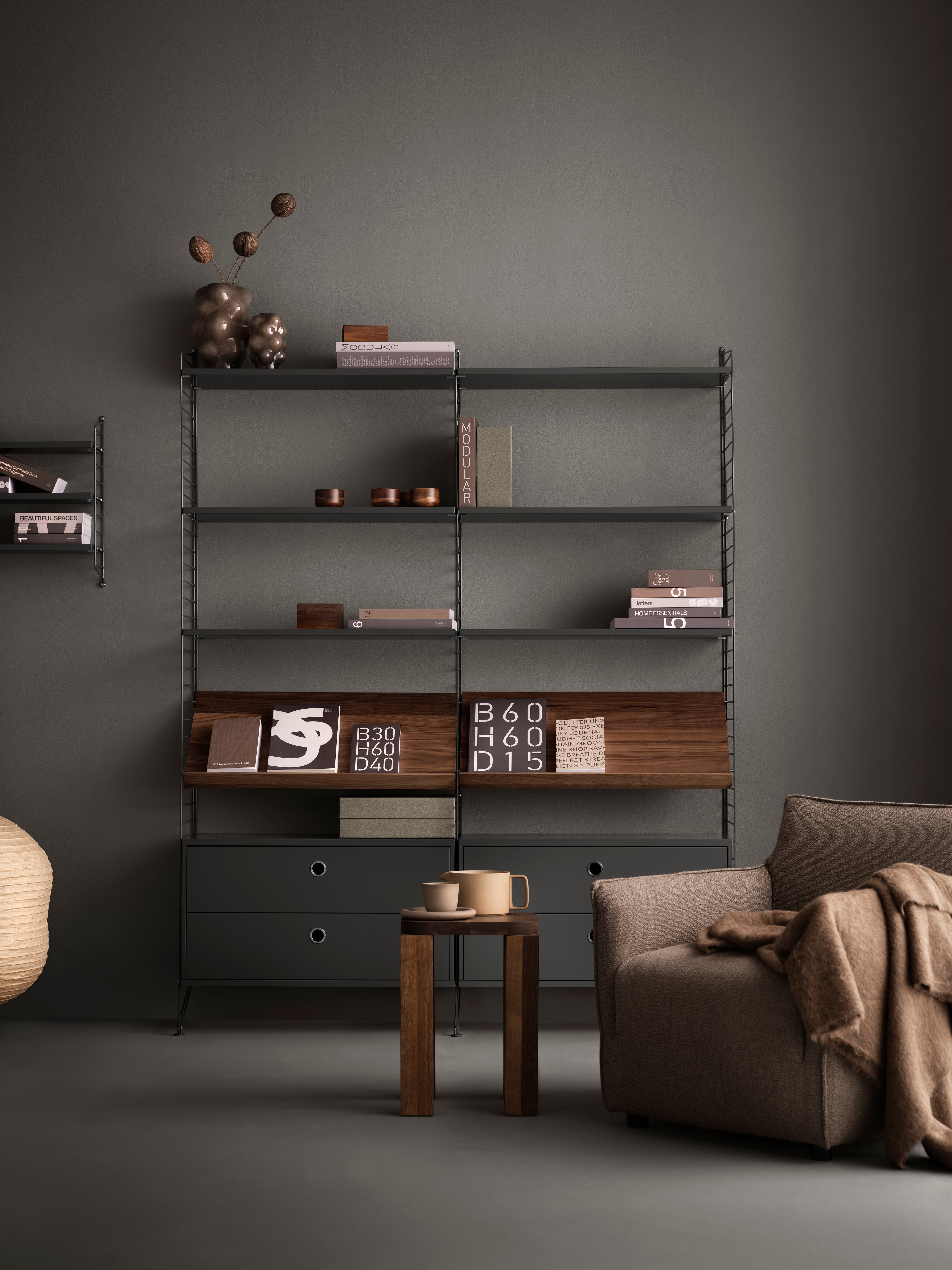 The wooden shelves are available in two widths, 58 and 78 cm, along with two depths, 20 and 30 cm. The shelves fit into wire and plex panels from String® System if the shelves and panels have the same depth. The shelves are flexible and easy to move around to meet your preferences. Create a monochrome shelf or mix shelves in different colours and types of wood. Each packaging contains three shelves and brackets.