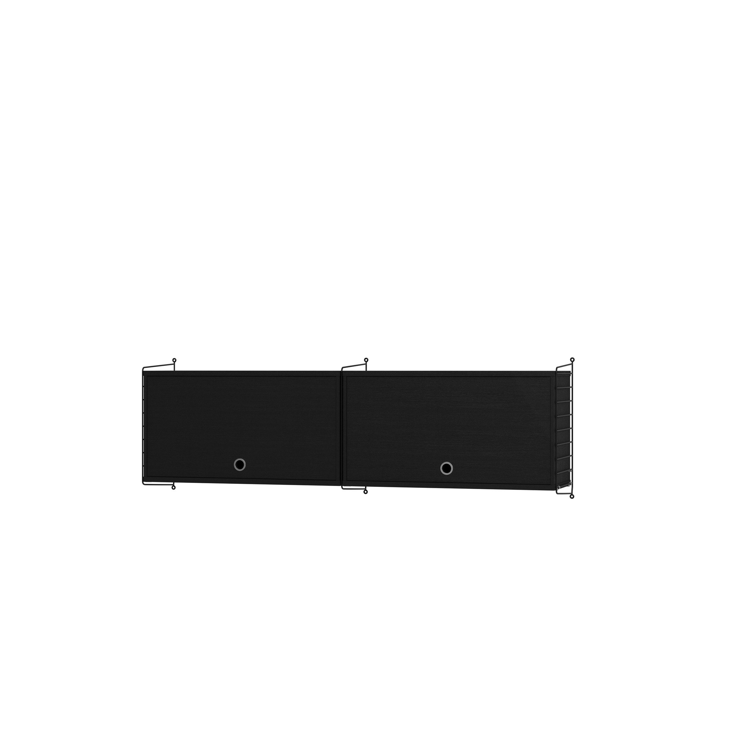 Smart and flexible kitchen combination. With a width of 160 cm and a height of 50 cm, this combination can be placed almost anywhere in your kitchen. The cabinet with flip door opens from the bottom and up to be as little in the way as possible while you are cooking.