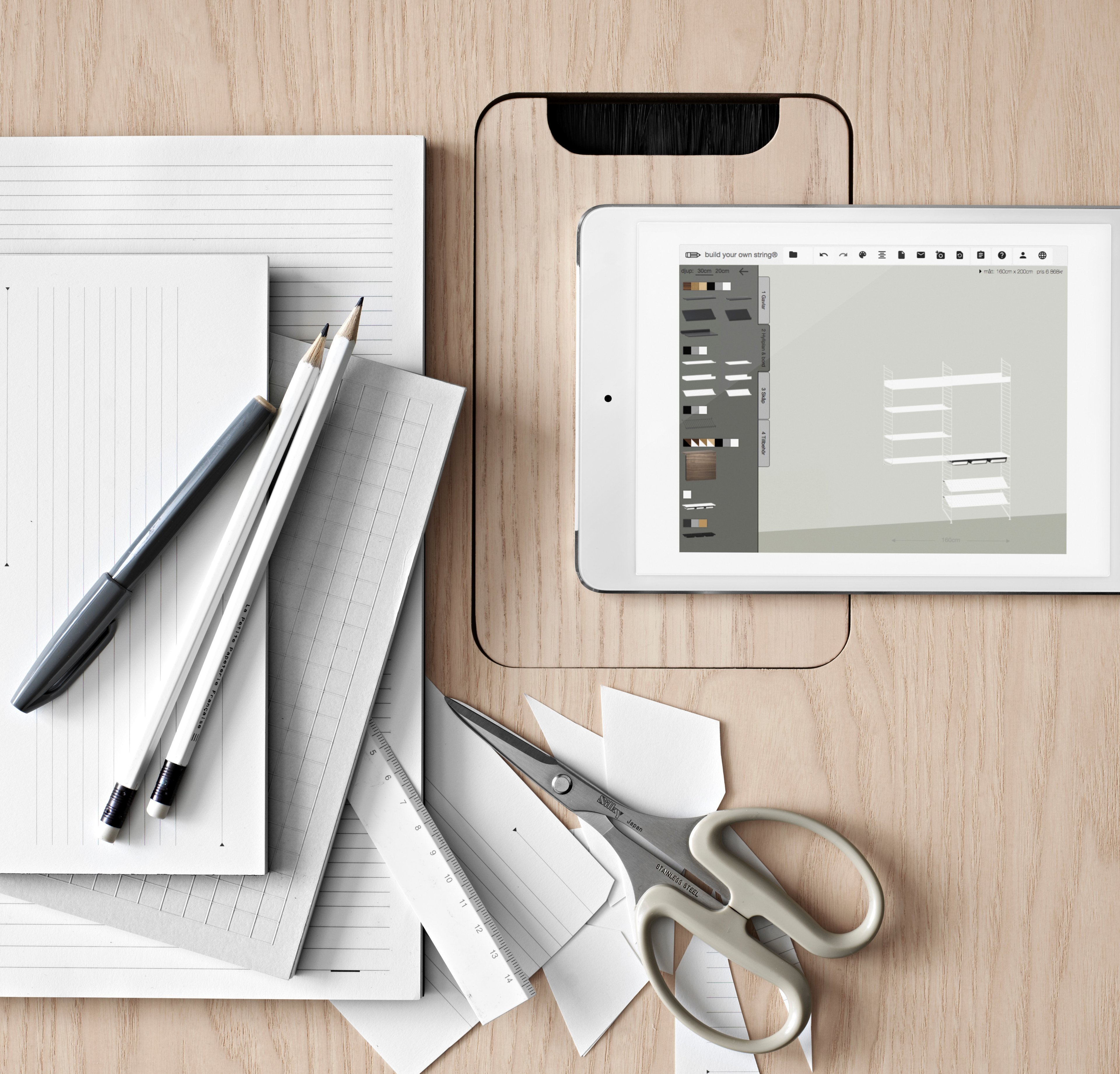 With its unique design, the work desk from Works makes it possible to create flexible workspaces. The work desk consists of one fixed table frame and one work desk with cable cover and the height can be adjusted 1 cm. The work desks with 78 cm depth are available in three widths: 120, 140 and 160 cm. The work desk with 90 cm depth and 180 cm width is intended for a meeting table or for a larger workspace, which is why the cable cover is placed in the middle. The frame’s height (including the work desk) is 72.5 cm and fits to all work desks.