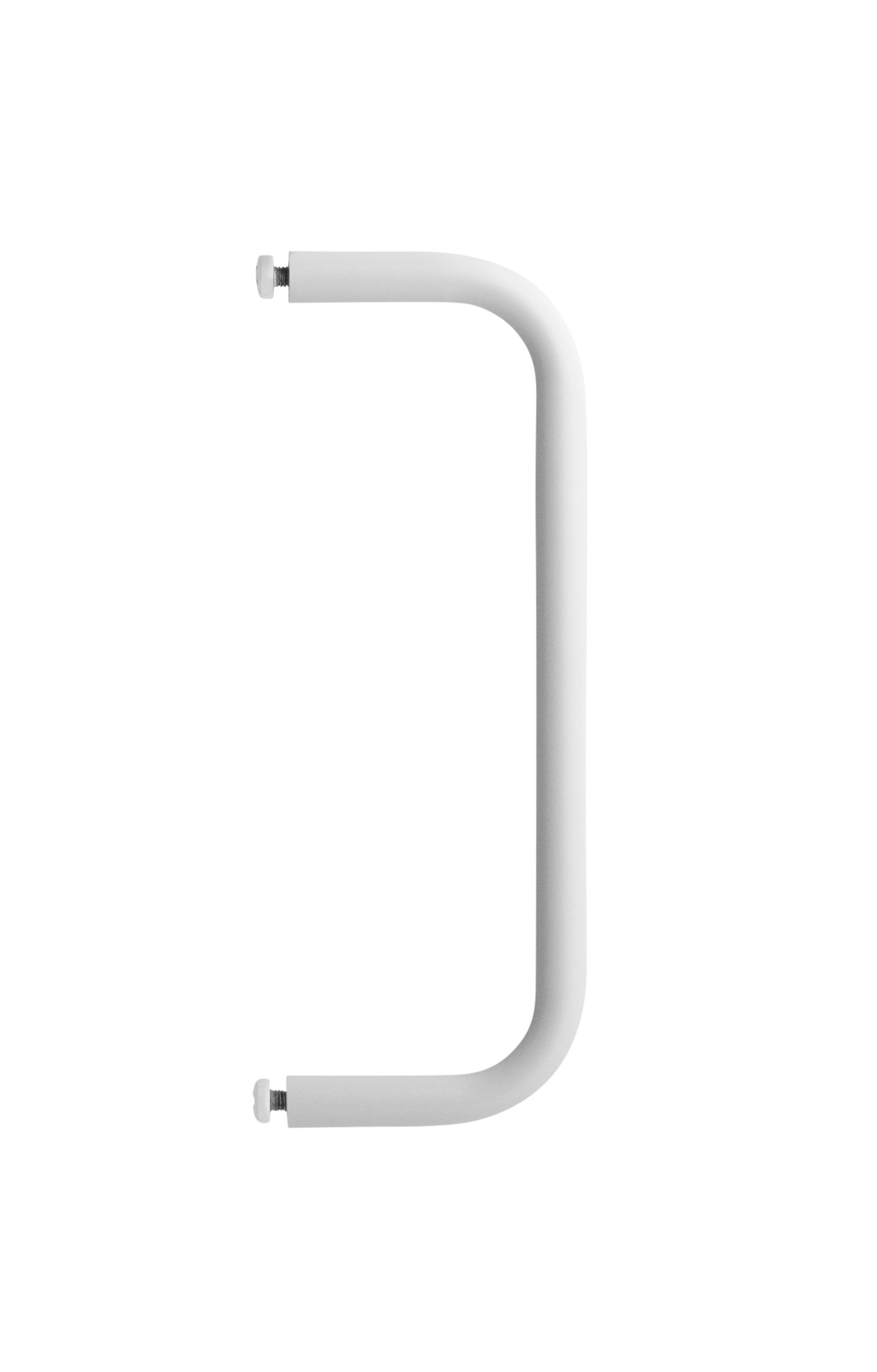 Mit den Stangen passend zu den Regalböden aus Metall und den galvanisierten Regalböden können Sie Ihre Regalkombination optimieren. Die Stangen sind in folgenden Breiten erhältlich: 24 cm, 53 cm und 72 cm. Die Stangen mit den Breiten 53 cm und 72 cm müssen über die Breite des Regals montiert werden, während die 24 cm breite Stange über die Breite oder in die Tiefe montiert werden kann, sofern der Regalboden eine Tiefe von 30 cm hat. Die Stangen erhöhen die Funktionalität und bieten Raum für weitere kreativere Aufbewahrungslösungen. Sie sind das optimale Zubehör für Ihr Flur- oder Garderobenregal, da die Kleiderbügel von String® System daran aufgehängt werden können. Außerdem finden dort auch Schals, Tücher oder auch die Hundeleine Platz. Eine Verpackungseinheit enthält eine Stange.