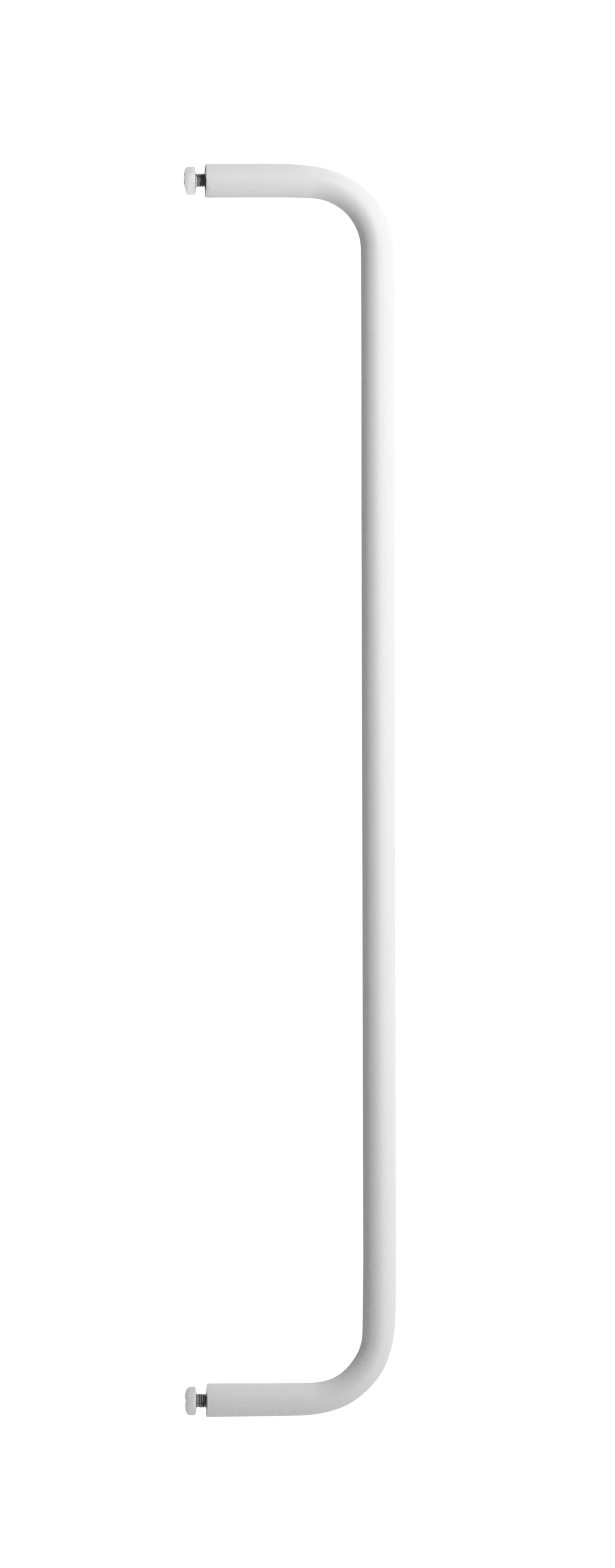 Mit den Stangen passend zu den Regalböden aus Metall und den galvanisierten Regalböden können Sie Ihre Regalkombination optimieren. Die Stangen sind in folgenden Breiten erhältlich: 24 cm, 53 cm und 72 cm. Die Stangen mit den Breiten 53 cm und 72 cm müssen über die Breite des Regals montiert werden, während die 24 cm breite Stange über die Breite oder in die Tiefe montiert werden kann, sofern der Regalboden eine Tiefe von 30 cm hat. Die Stangen erhöhen die Funktionalität und bieten Raum für weitere kreativere Aufbewahrungslösungen. Sie sind das optimale Zubehör für Ihr Flur- oder Garderobenregal, da die Kleiderbügel von String® System daran aufgehängt werden können. Außerdem finden dort auch Schals, Tücher oder auch die Hundeleine Platz. Eine Verpackungseinheit enthält eine Stange.