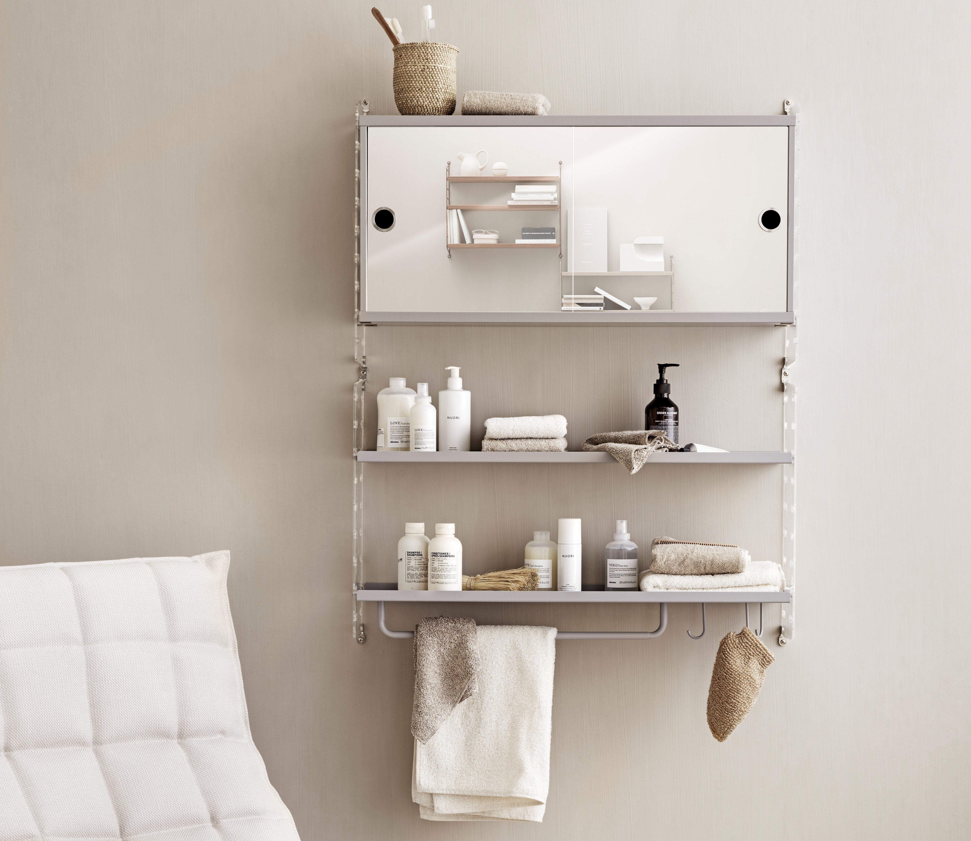 String Pocket has launched a version in metal, and we think this versatile shelf is just perfect for the  bathroom. With the perforated metal shelves, you can add accessories and personalize the shelf after the storage functions you need.