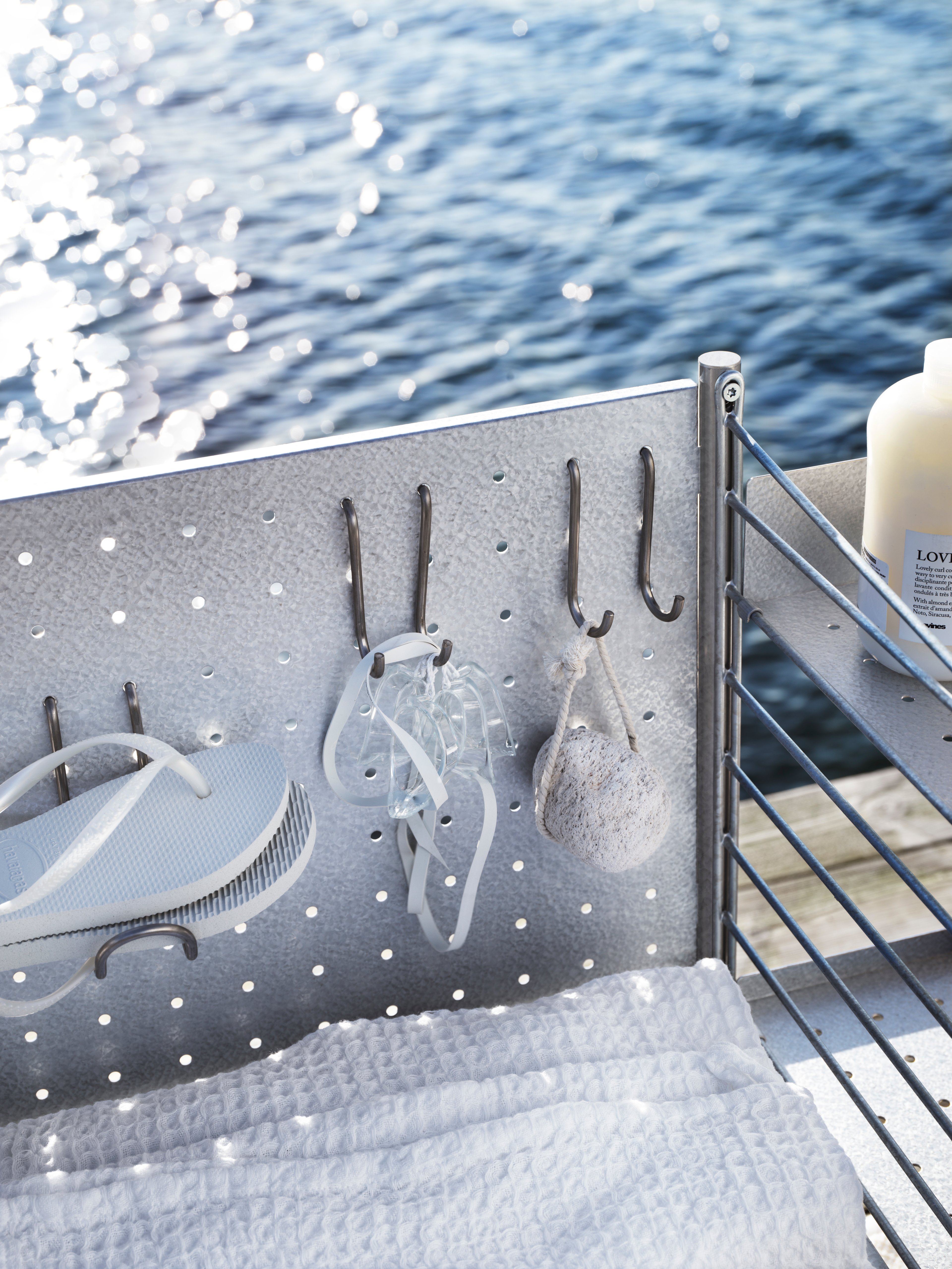 Free standing galvanized shelf intended for outdoor use. This smaller one section combination is optimal for the smaller outdoor space, such as a balcony. With one galvanized metal shelf with high edge and one with low edge this combination gives you plenty of storage for larger items. The galvanized material changes over time and leaves you with a beautiful patina.