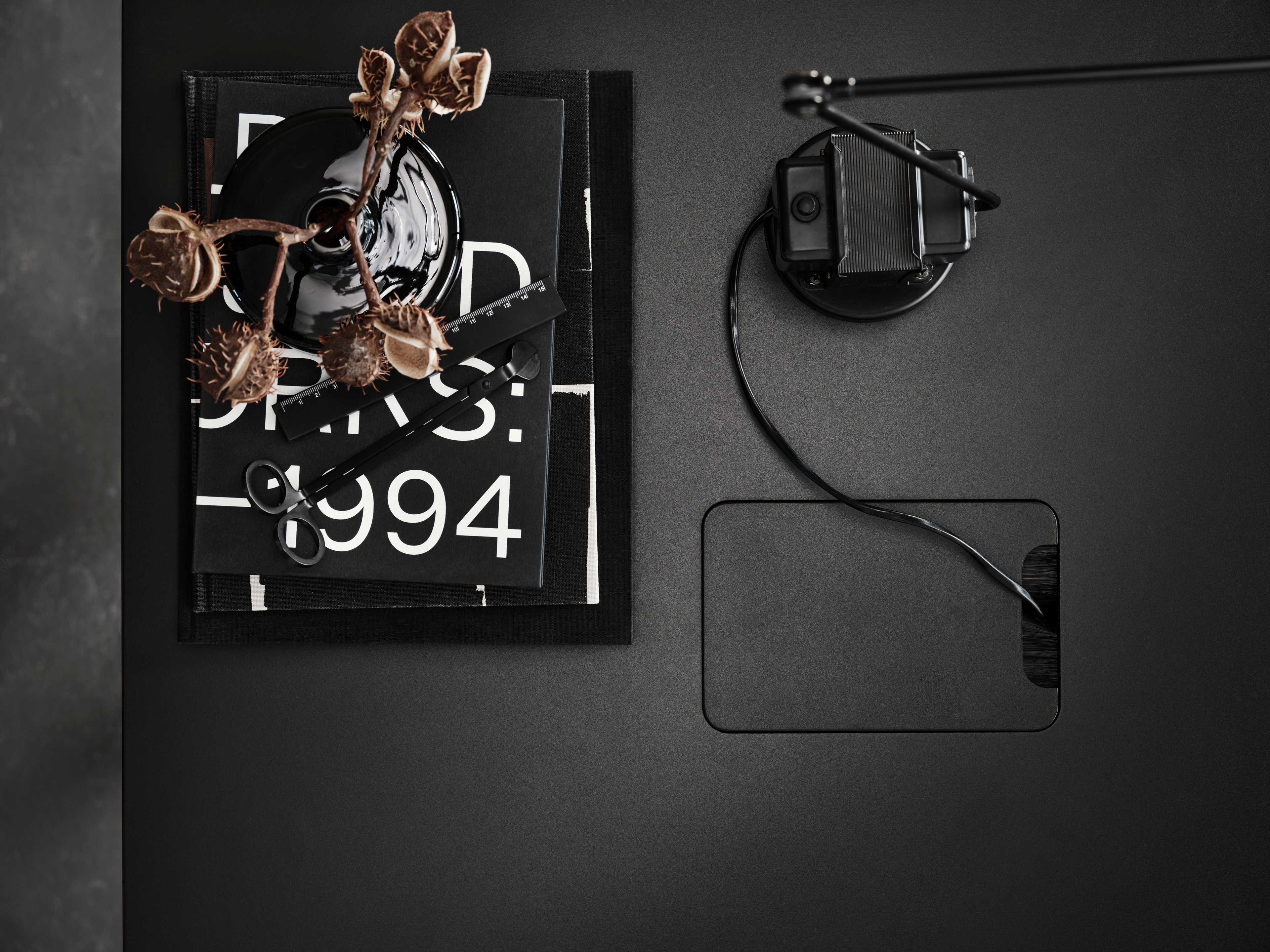 With its unique design, the work desk from Works makes it possible to create flexible workspaces. The work desk consists of one fixed table frame and one work desk with cable cover and the height can be adjusted 1 cm. The work desks with 78 cm depth are available in three widths: 120, 140 and 160 cm. The work desk with 90 cm depth and 180 cm width is intended for a meeting table or for a larger workspace, which is why the cable cover is placed in the middle. The frame’s height (including the work desk) is 72.5 cm and fits to all work desks.