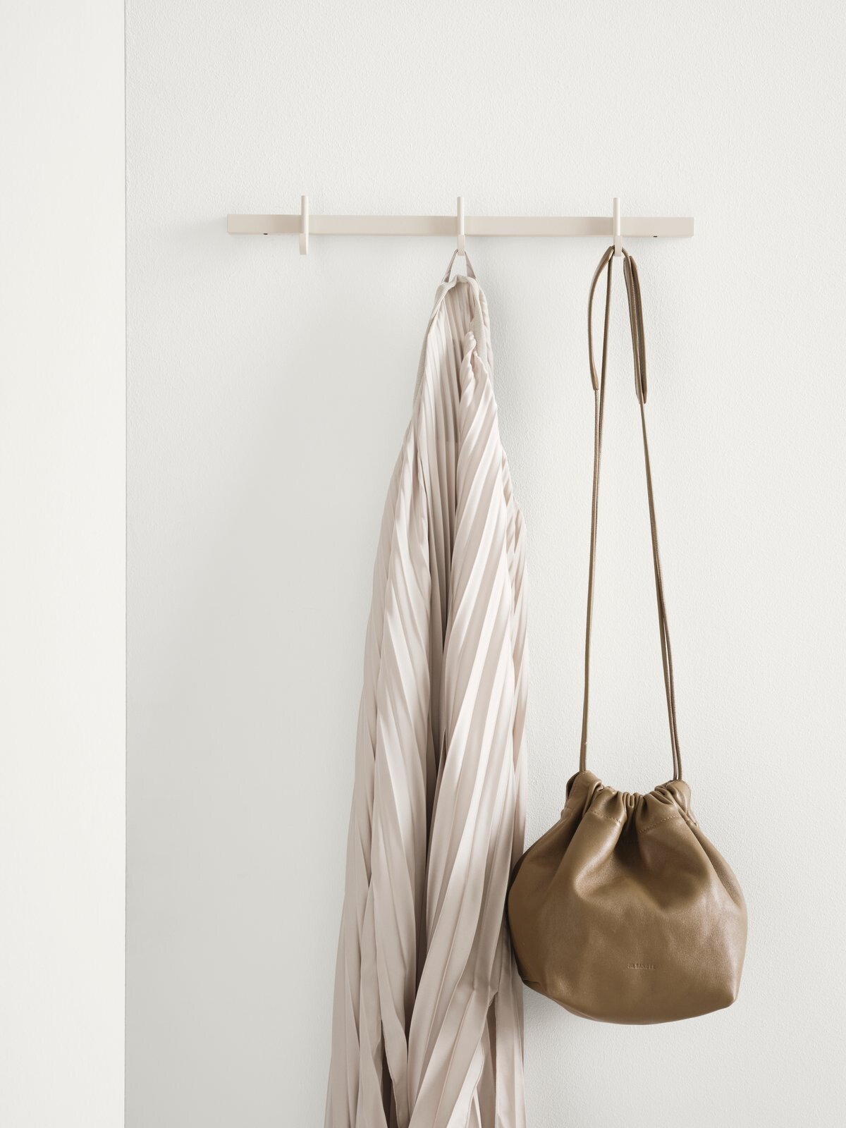 Hook rail from the Relief assortment. Available in three different sizes reflecting the widths of the chests of drawers from Relief. The smallest is 41 cm, the medium-sized is 82 cm, and the largest is 123 cm.