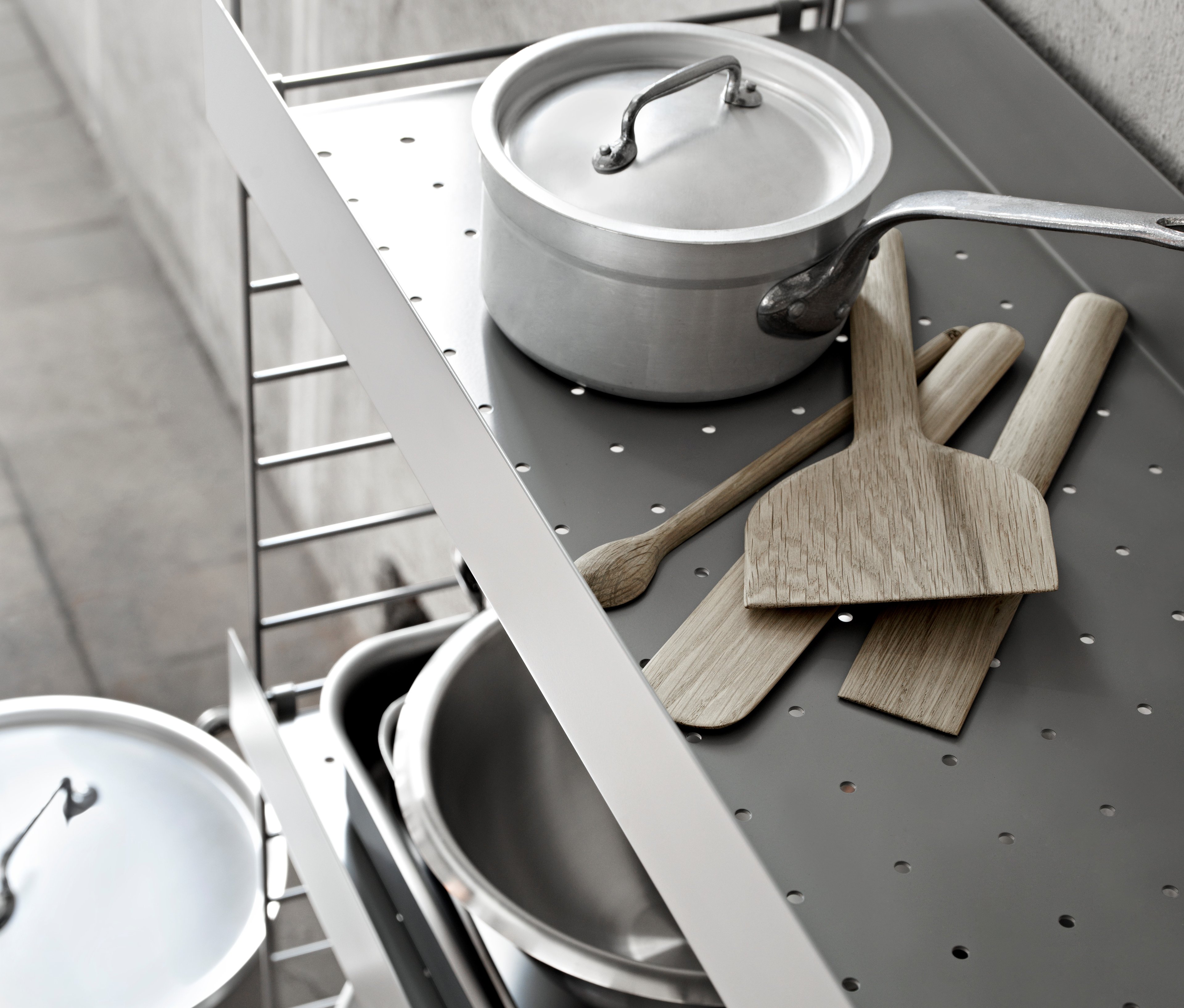 string-system-kitchen-grey-closeup_landscape.jpg