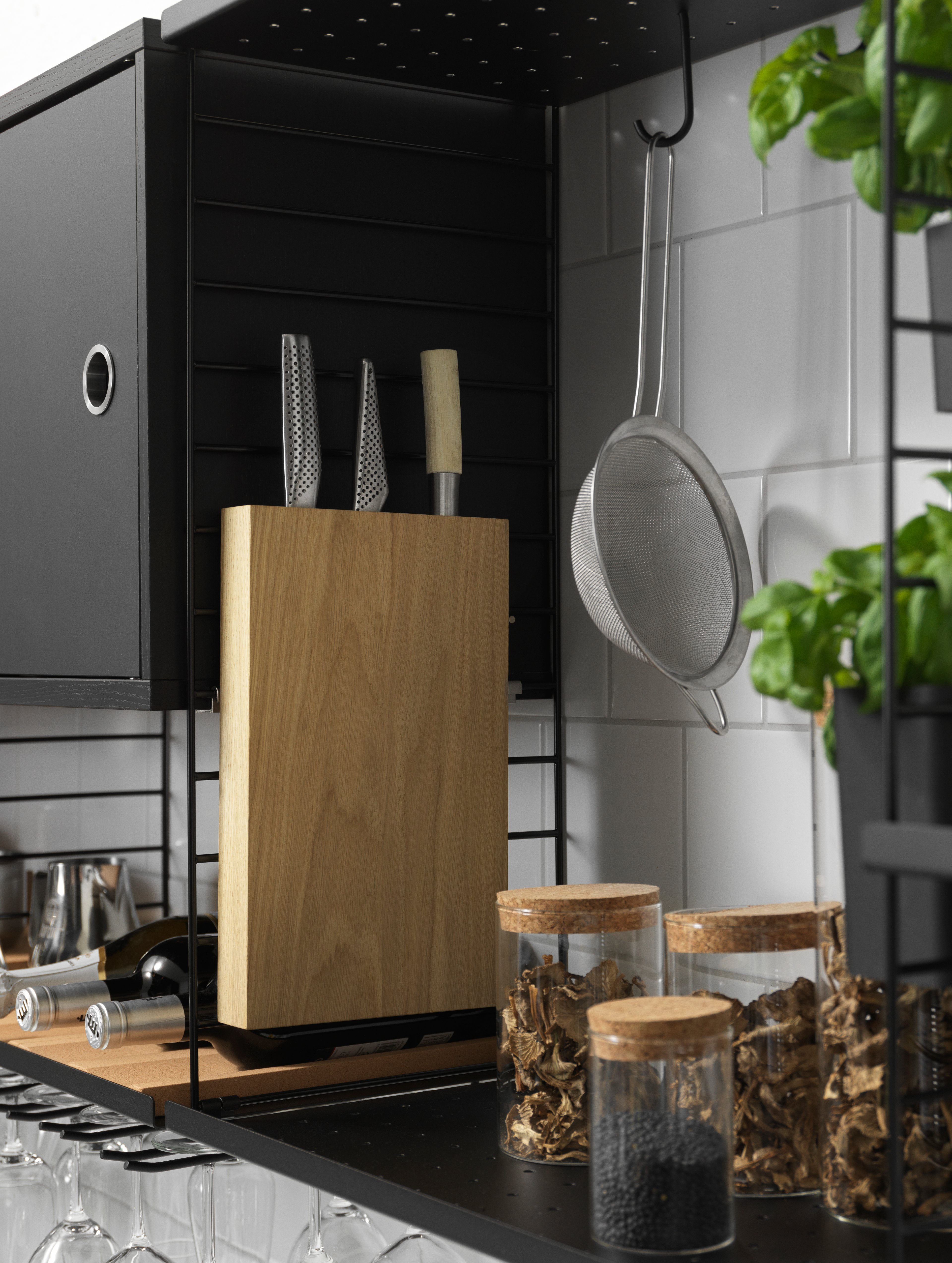 The cabinet with swing door is available in one width, 58 cm, and one depth, 30 cm. The cabinet fits together with all 30 cm deep wire and plex panels from String® System. It is visually pleasing to add a bolder element to your shelf, like a cabinet, which also give you a lot of extra storage. The door can be mounted on either side of the cabinet. The cabinet consists of one adjustable inner shelf and the internal dimensions are: w54 x d26 x h38 cm. The cabinet is delivered unassembled.