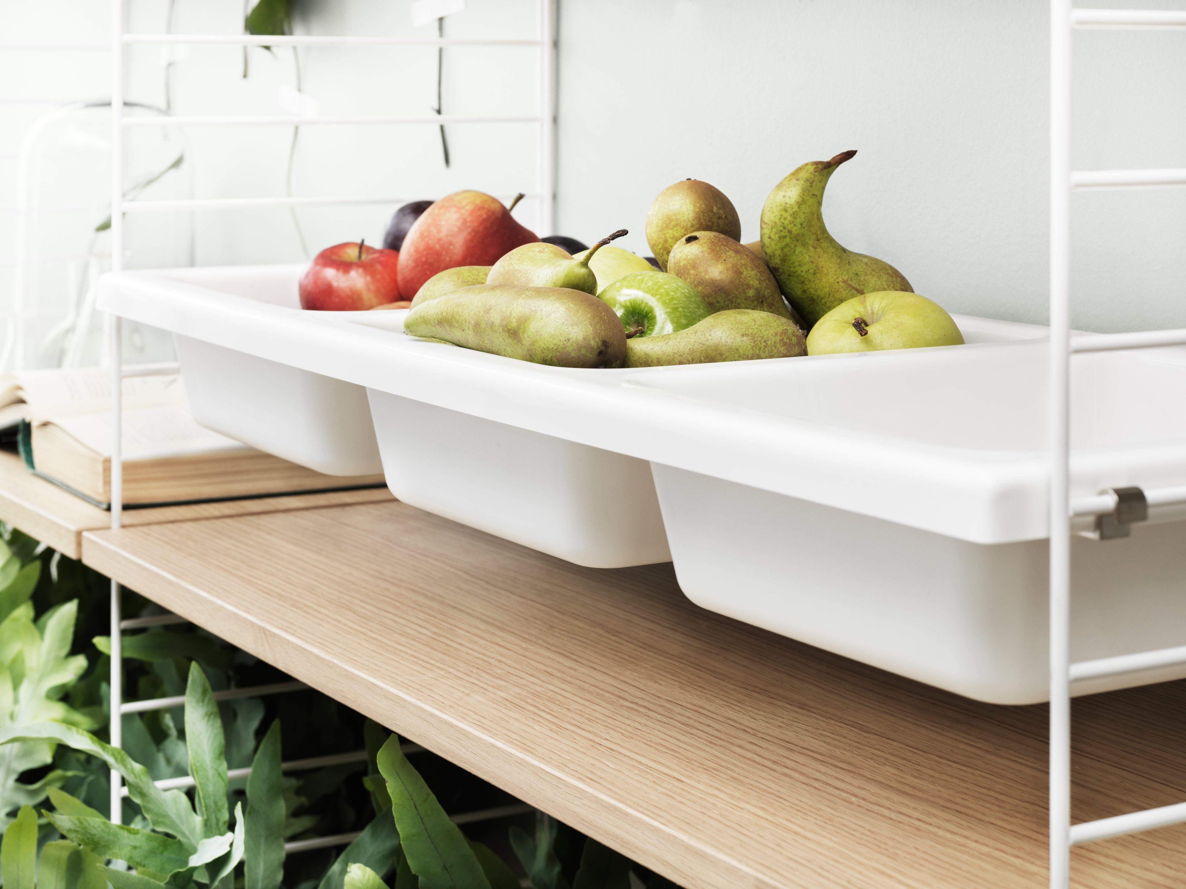 The bowl shelf is available in one width, 78 cm, and one depth, 30 cm. The bowl shelf fits into all 30 cm deep wire and plex panels from String® System. By adding a bowl shelf to your shelving combination, you instantly add a given spot for all those things you do not really know where to place. The bowl shelf will help you to keep order in both your hallway and kitchen. The internal dimensions for each bowl (three in total) are: w19 x d22 x h9 cm. Each packaging contains one bowl shelf and a frame along with brackets.