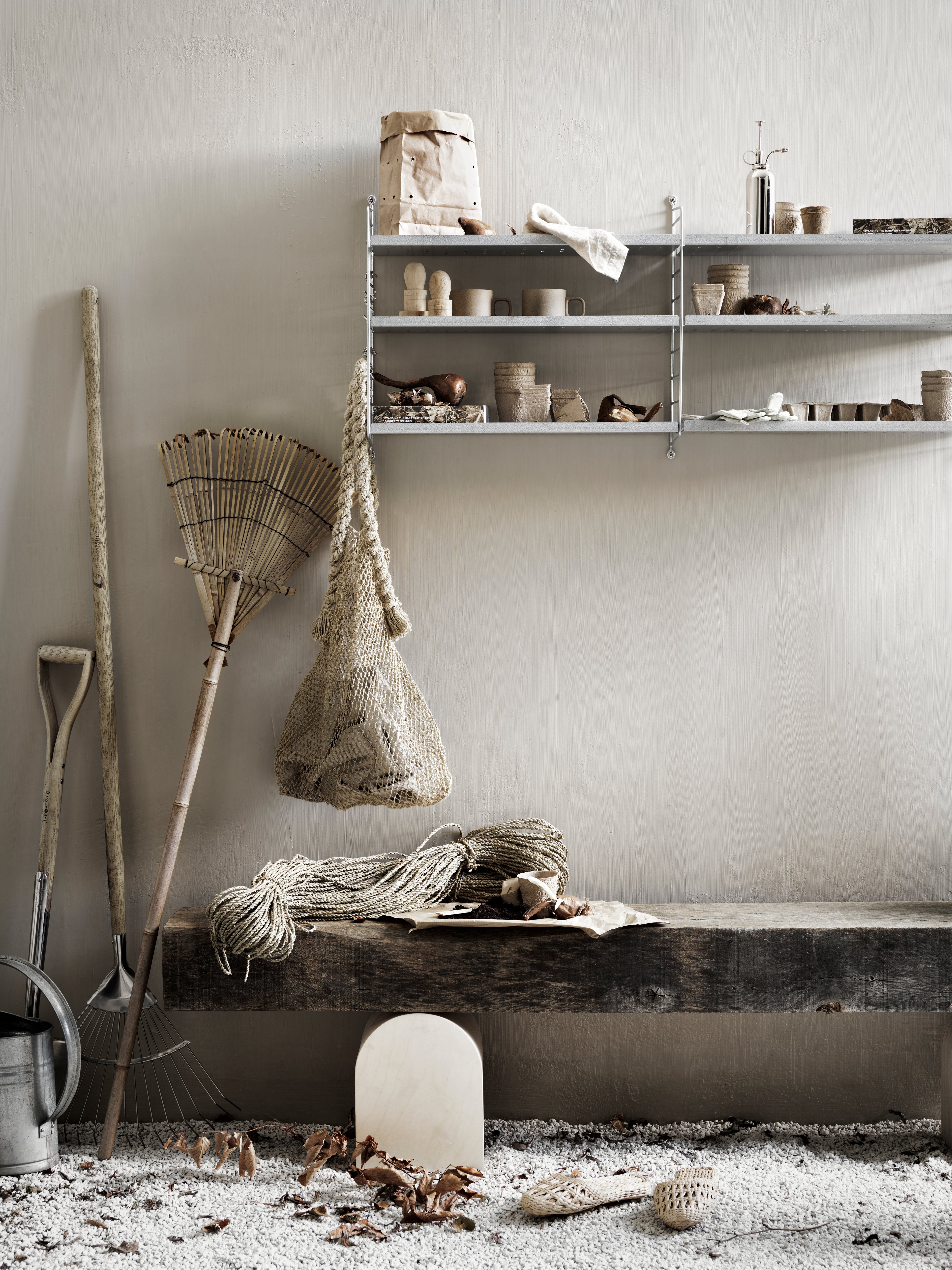This wall-hung one-section combination is intended for outdoor use. With galvanized panels and shelves, the surface changes with time and leaves you with a beautiful patina. A combination of shelves with high and low edge gives the unit character.