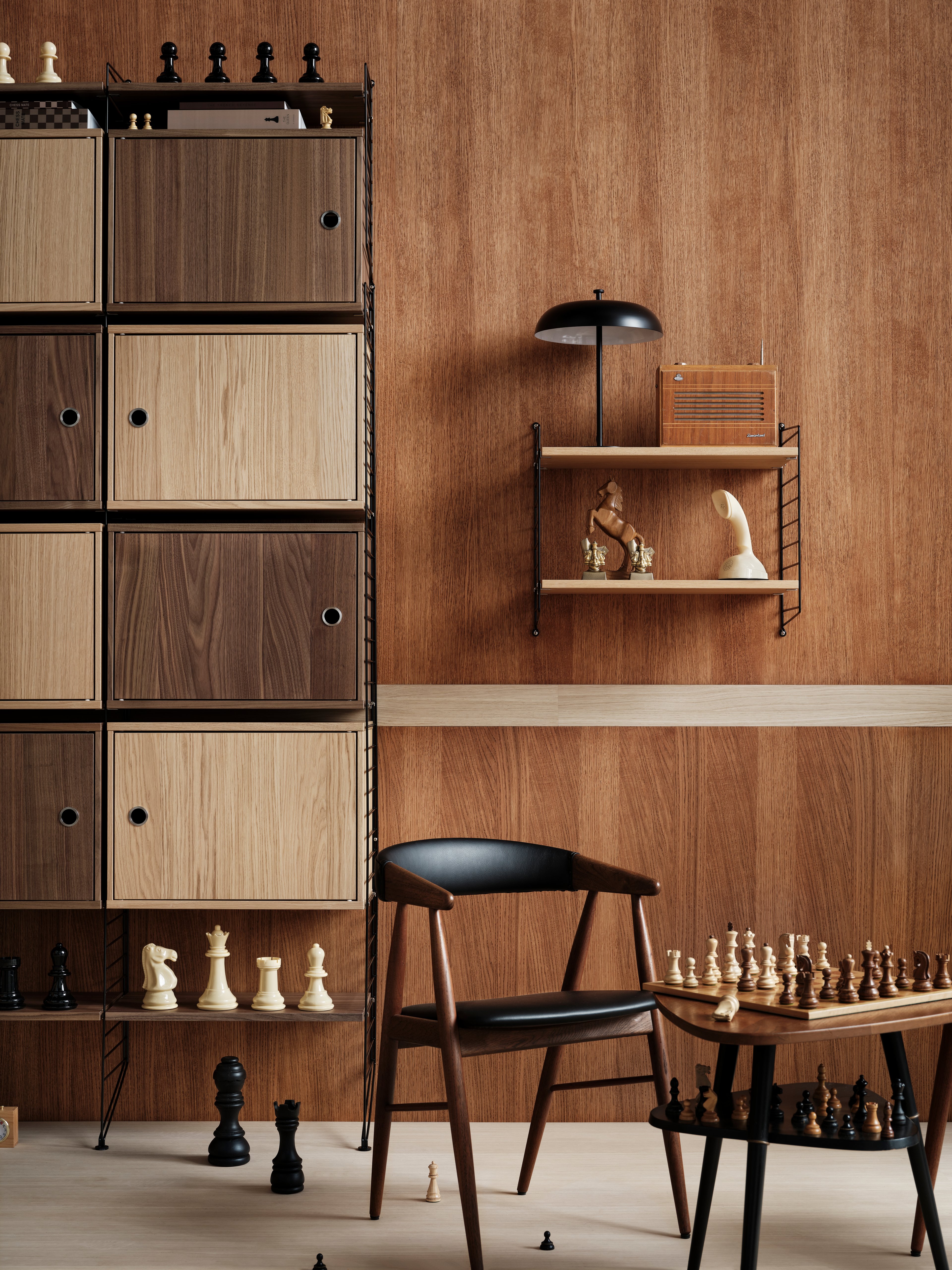 The floor panels are available in three heights, 85 cm, 115 cm, 200 cm along with one depth, 30 cm. The panels are the base when building your string shelf. When the panels are decided you can start adding products with 30 cm depth from String® System. Choose among shelves, cabinets, drawers, magazine shelves and more. The foot of the floor panel rests against the floor which makes the shelf stable while appearing light and airy. Make your shelf even more functional and unique by adding organizers, knife holder or a magazine holder, which all are placed on the panel’s threads. The panels come in two different packaging’s, either with one floor panel or two floor panels.