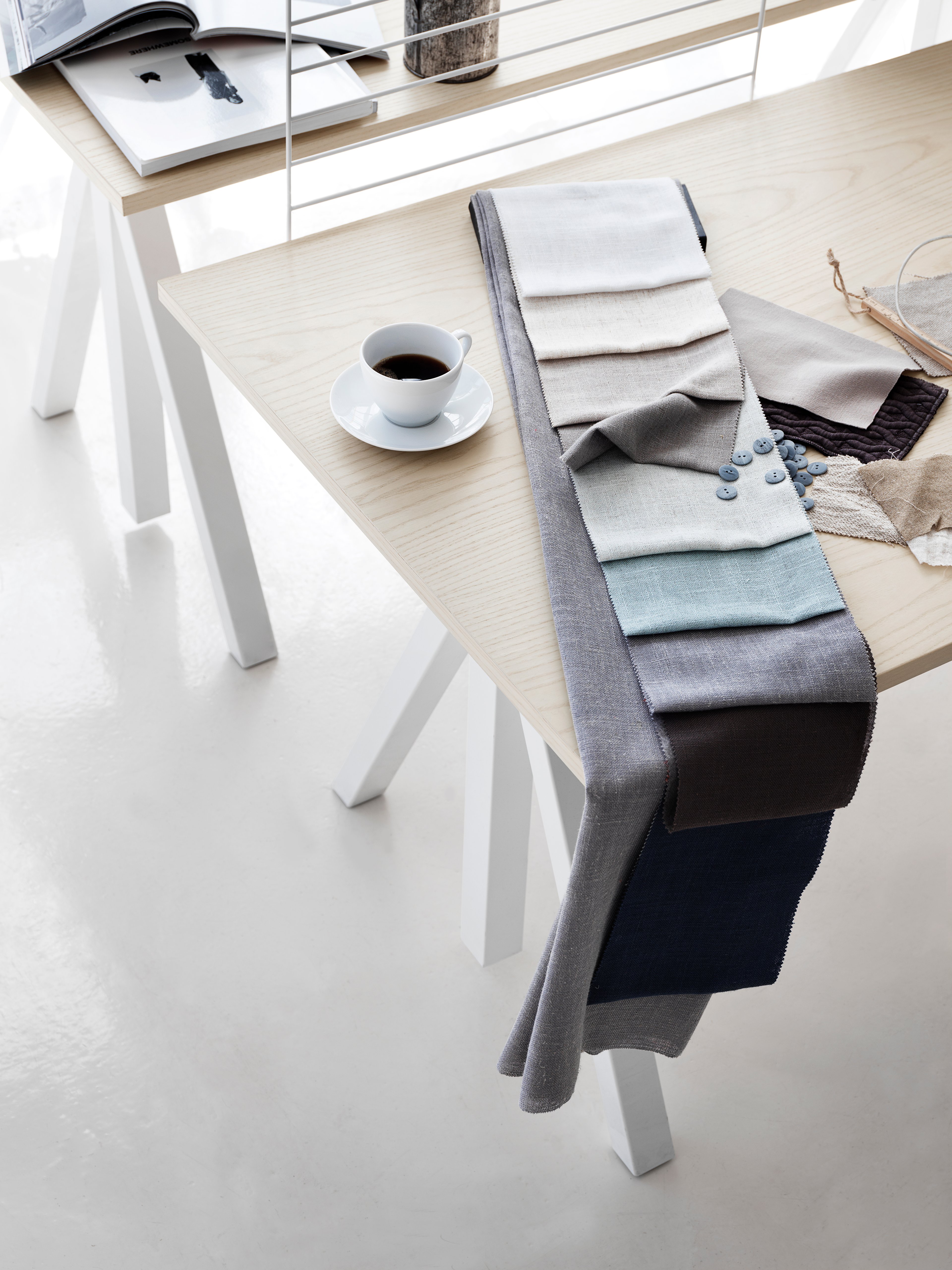 With its unique design, the work desk from Works makes it possible to create flexible workspaces. The work desk consists of one fixed table frame and one work desk with cable cover and the height can be adjusted 1 cm. The work desks with 78 cm depth are available in three widths: 120, 140 and 160 cm. The work desk with 90 cm depth and 180 cm width is intended for a meeting table or for a larger workspace, which is why the cable cover is placed in the middle. The frame’s height (including the work desk) is 72.5 cm and fits to all work desks.