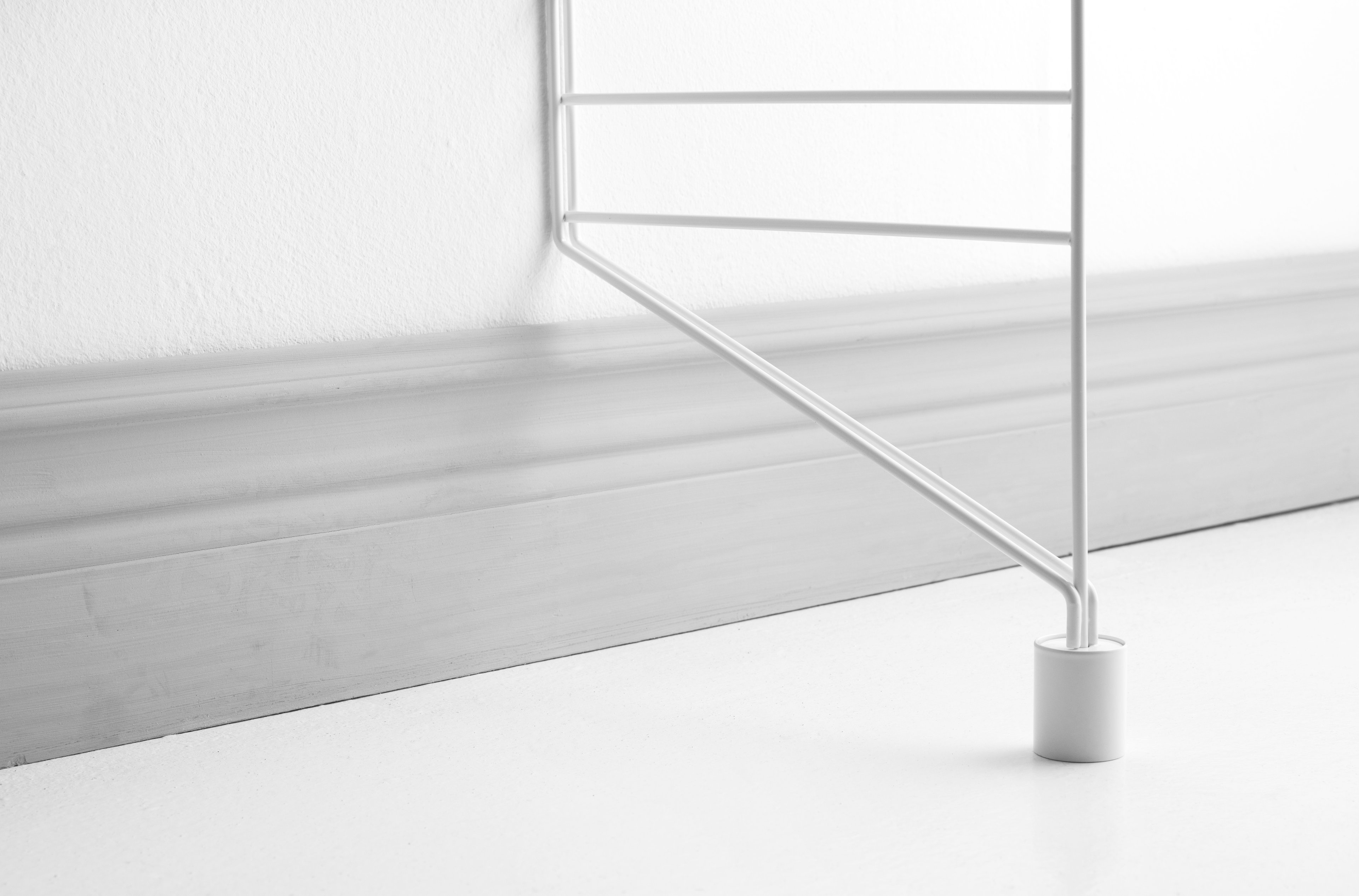 Die Erhöhungen sind 4 cm hoch und haben einen Durchmesser von 3,3 cm. Die Erhöhungen sind so konzipiert, dass sie zu allen Bodenleitern vom String System passen. Dieser Artikel ist nicht mit unserem Klapptisch kompatibel.