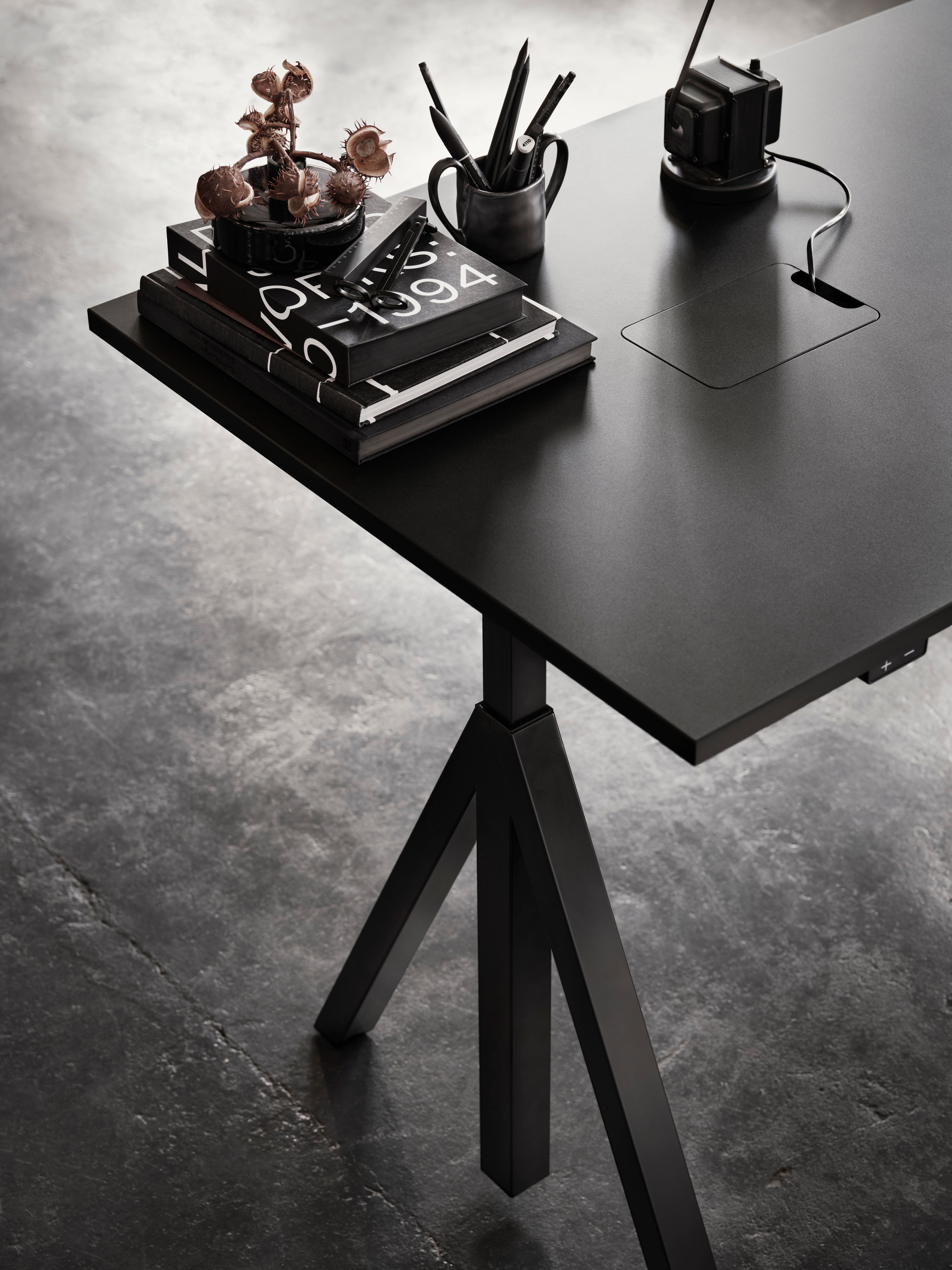 works-work-desk-black-1_portrait.jpg