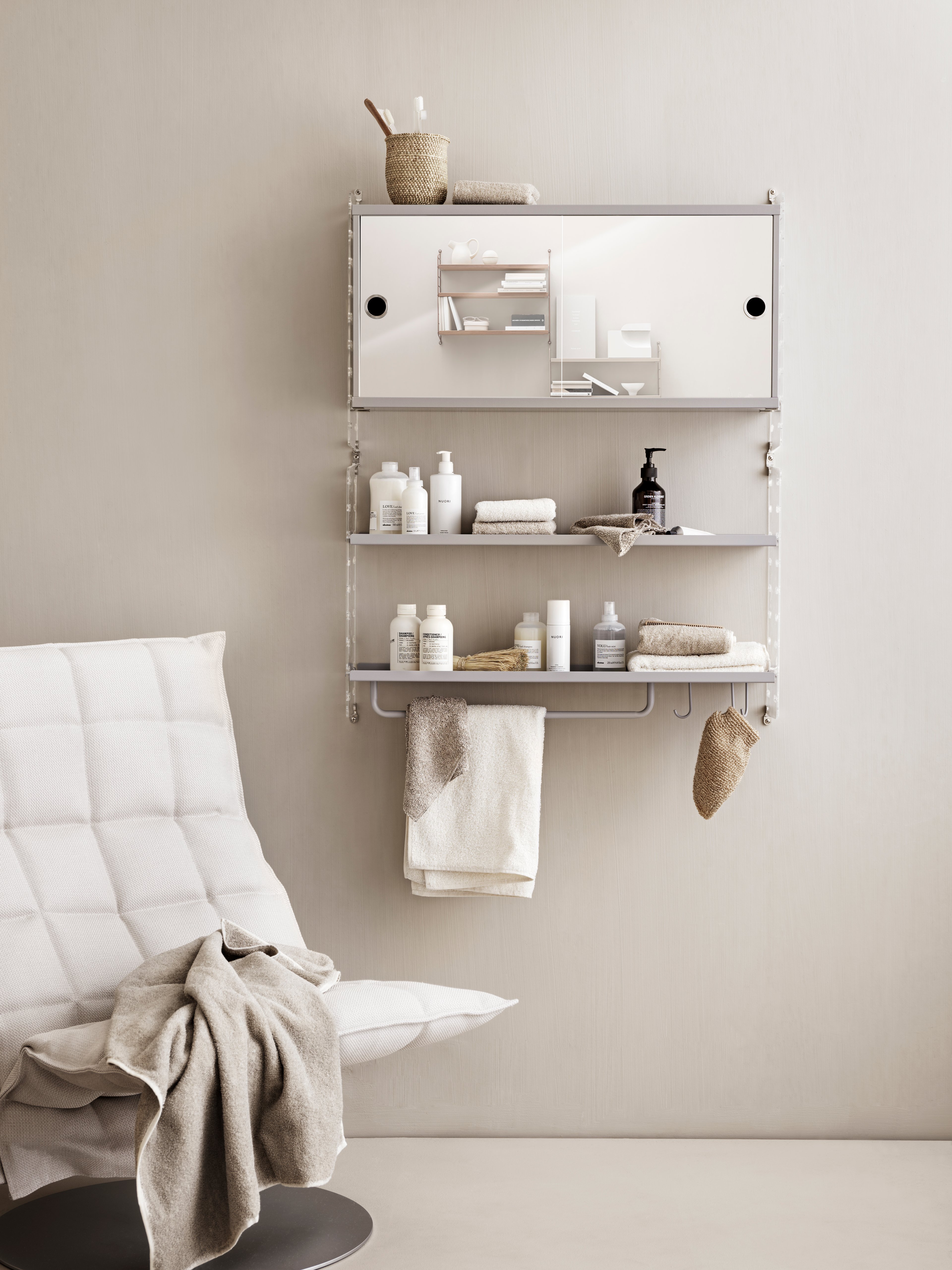 The cabinet with sliding mirror doors is available in one width, 78 cm, and one depth, 20 cm. The cabinet fits into all 20 cm deep wire and plex panels from String® System. The cabinet is great to add into your bathroom combination. The sliding mirror doors are smooth to slide to either side and perfect to store toothbrushes and other toiletries you do not want out in the open. The display cabinet consists of one adjustable inner shelf in glass. The cabinet has internal dimensions: w74 x d16 x h33 cm. The cabinet is delivered unassembled.