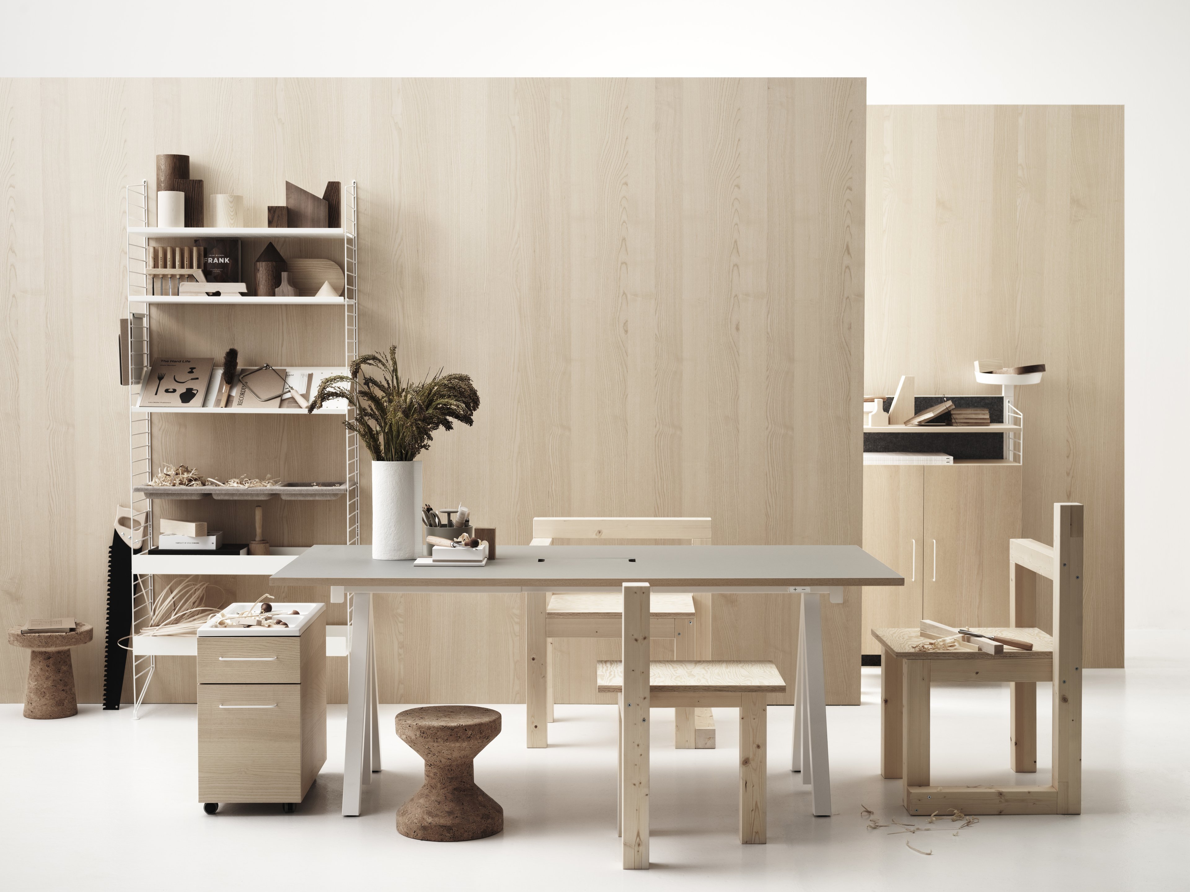 With its unique design, the work desk from Works makes it possible to create flexible workspaces. The work desk consists of one fixed table frame and one work desk with cable cover and the height can be adjusted 1 cm. The work desks with 78 cm depth are available in three widths: 120, 140 and 160 cm. The work desk with 90 cm depth and 180 cm width is intended for a meeting table or for a larger workspace, which is why the cable cover is placed in the middle. The frame’s height (including the work desk) is 72.5 cm and fits to all work desks.