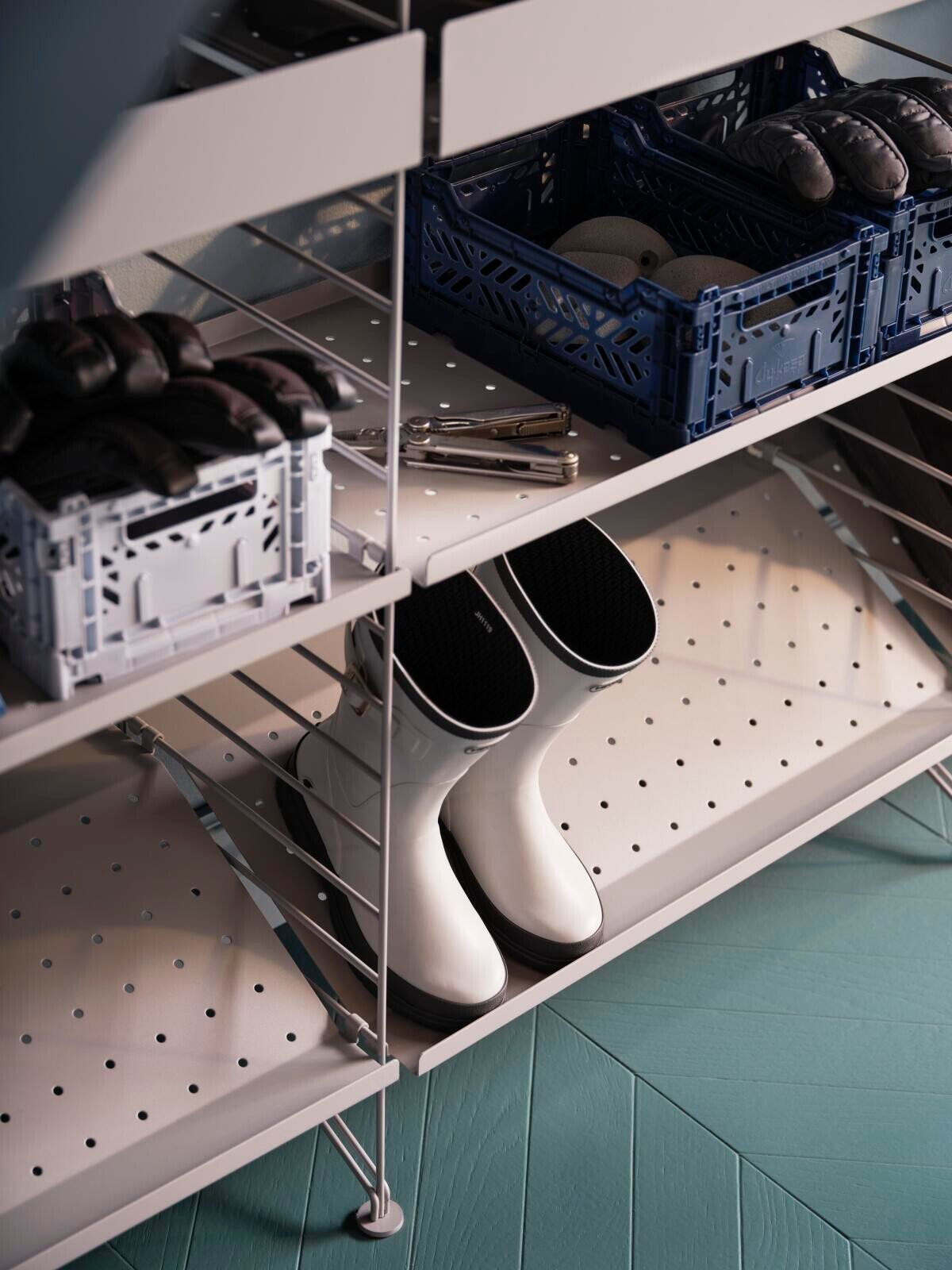Floor mounted shoe shelf in two sections, 85 cm high, will not take up too much space while giving you plenty of room to keep your shoes.